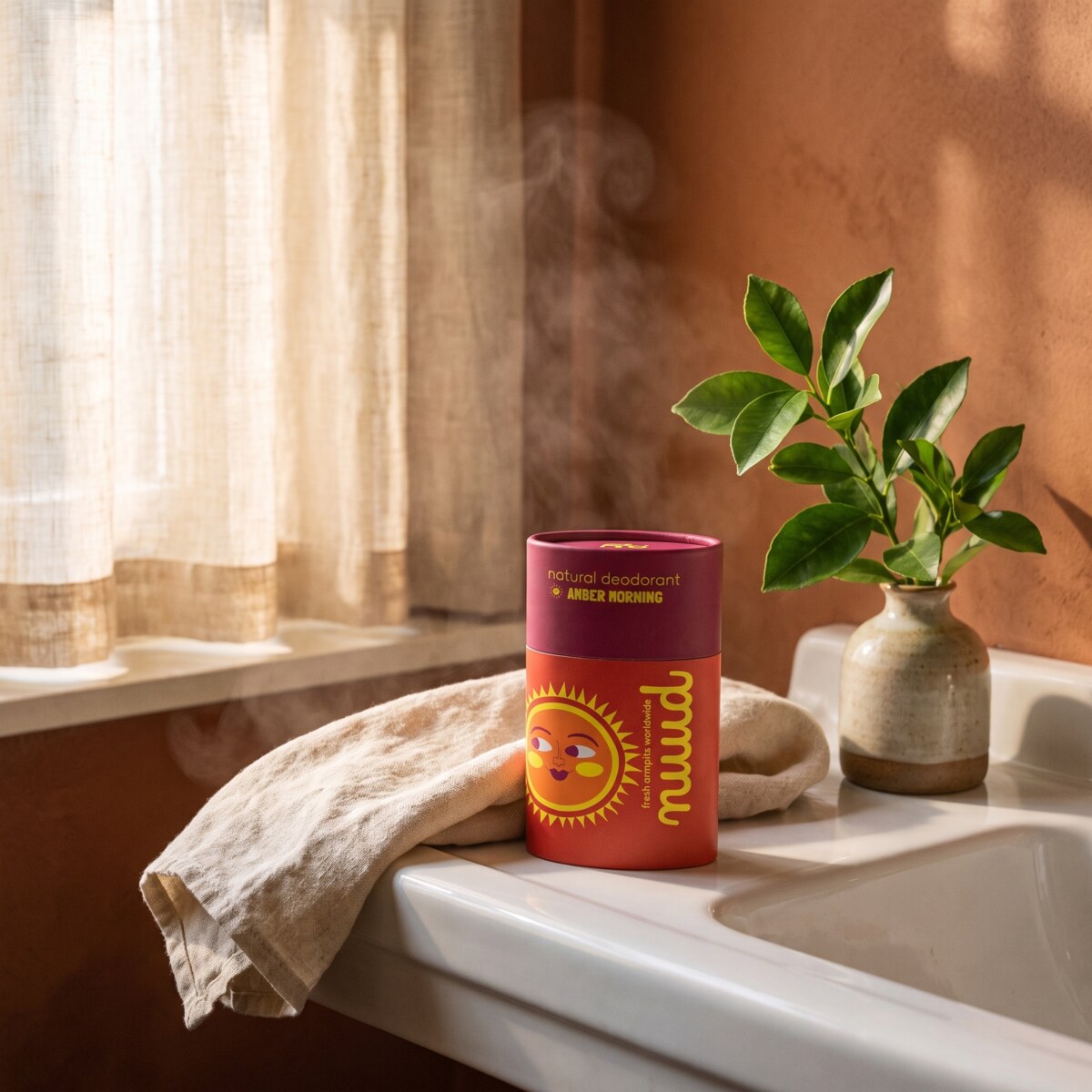 AMBER MORNING en un lavabo al sol